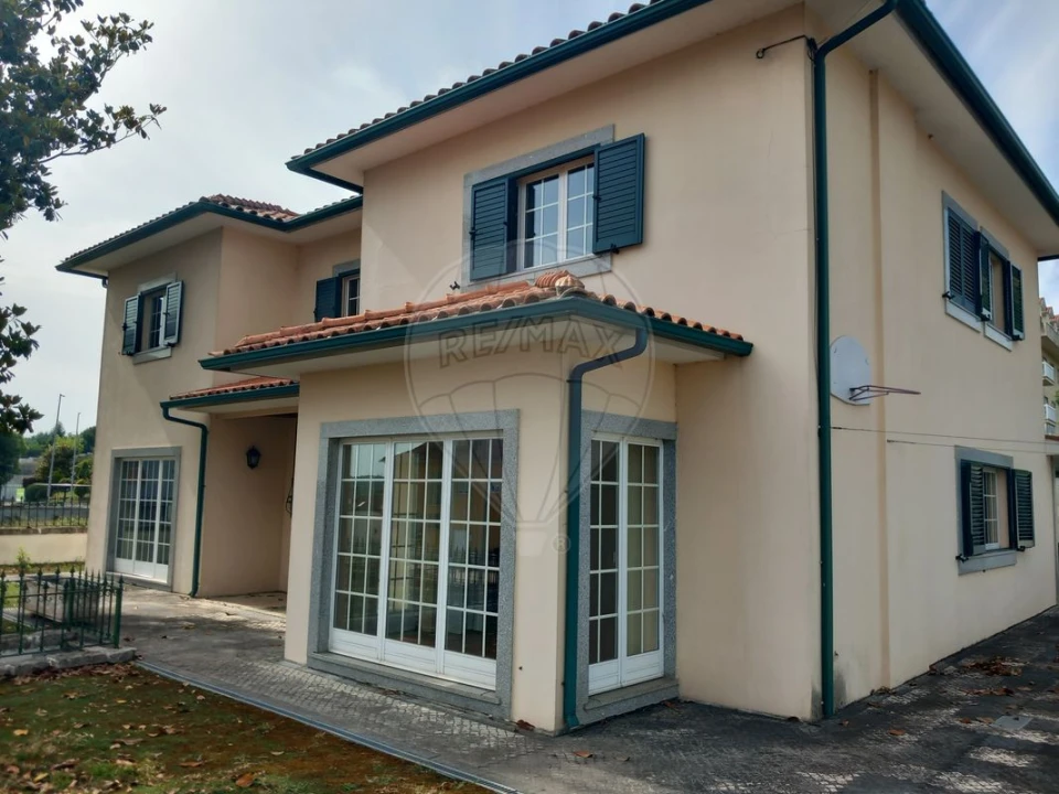 Moradia T4 para Venda em Santa Comba Dão e Couto do Mosteiro Foto 24