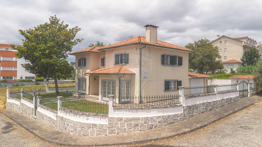 Moradia T4 para Venda em Santa Comba Dão e Couto do Mosteiro Foto 1