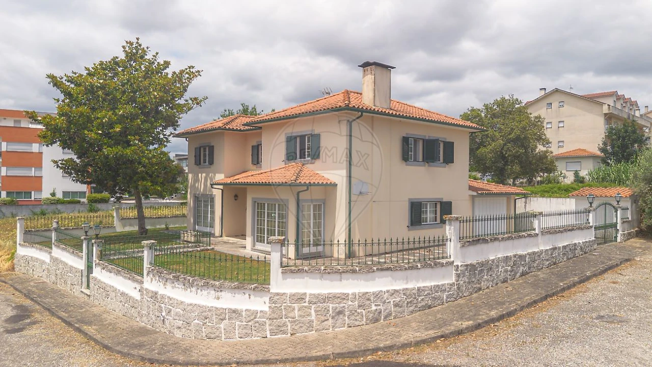 Moradia T4 para Venda em Santa Comba Dão e Couto do Mosteiro Foto 1