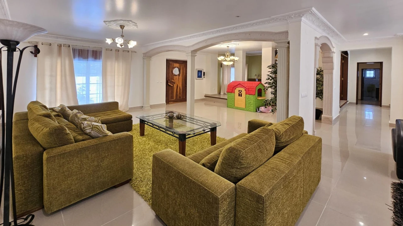 Moradia T5 para Venda em Aveiras de Cima Foto 23