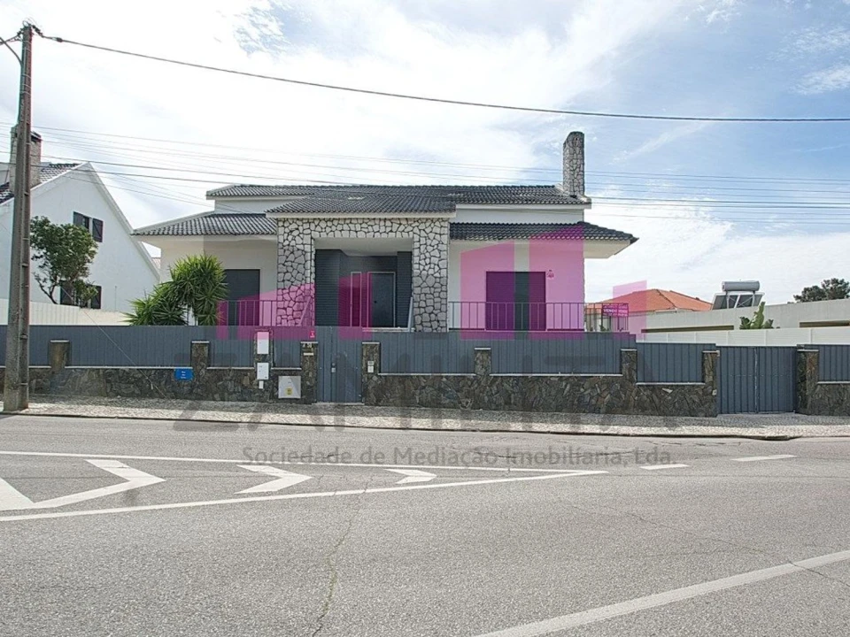 Moradia T7 para Venda em Amora Foto 2