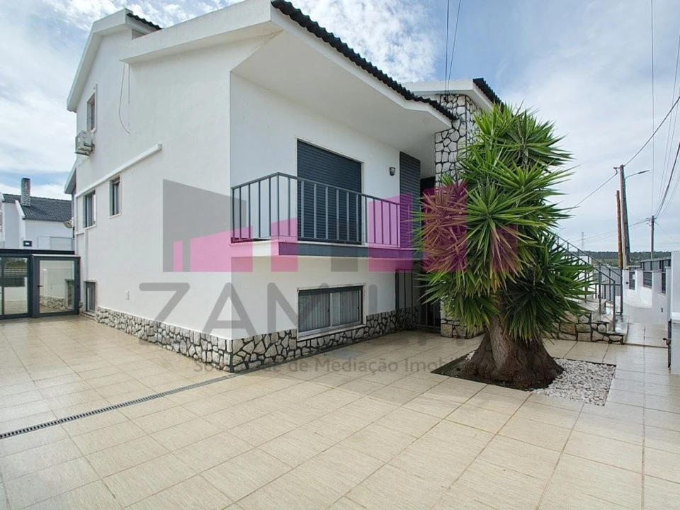 Moradia T7 para Venda em Amora Foto 4