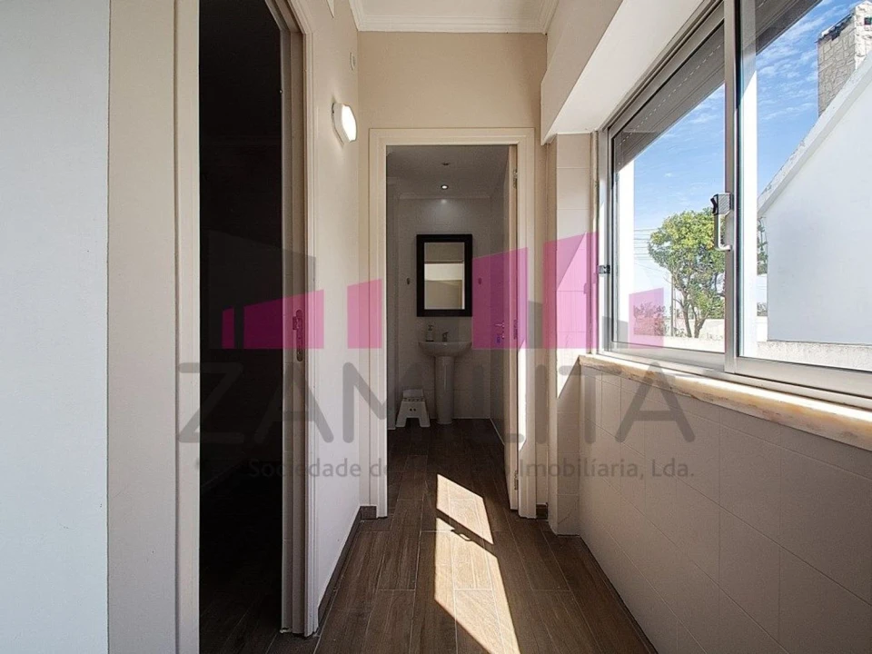 Moradia T7 para Venda em Amora Foto 48