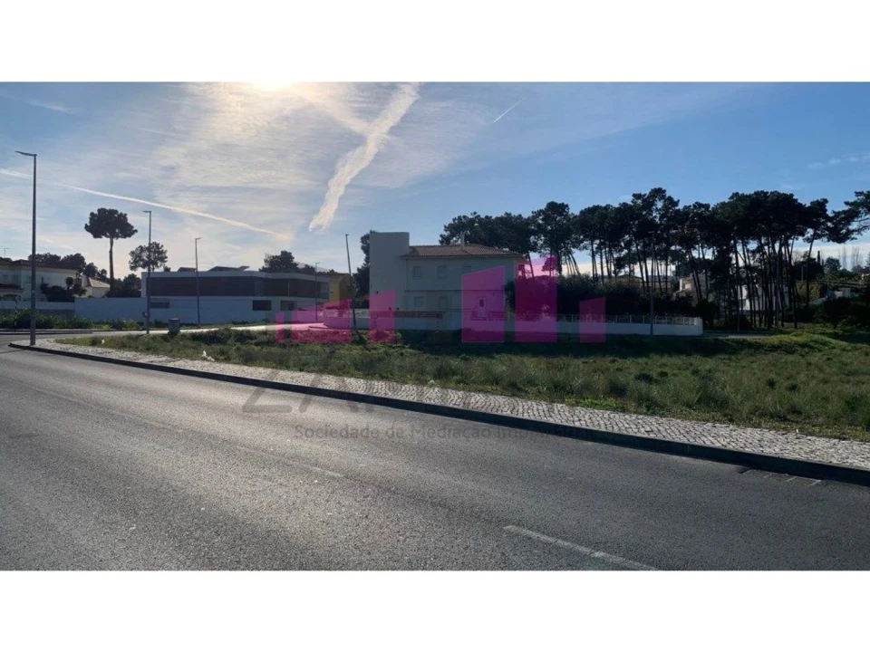 Terreno para Venda em Corroios Foto 1