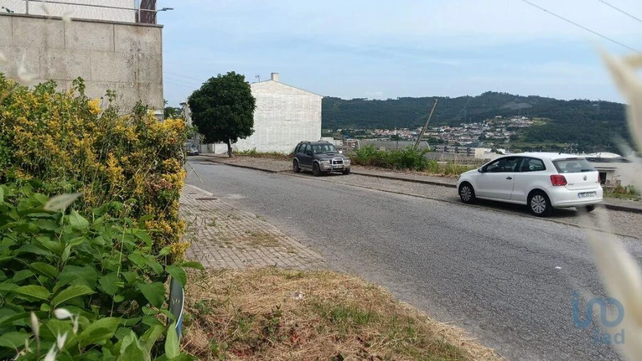 Terreno para Venda em Selho (São Jorge) Foto 3