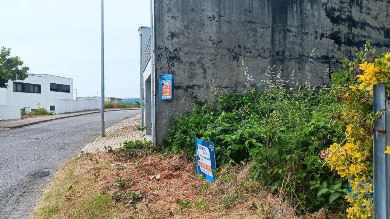 Terreno para Venda em Selho (São Jorge) Foto 6