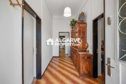 Moradia T3 para Venda em Santa Barbara de Nexe