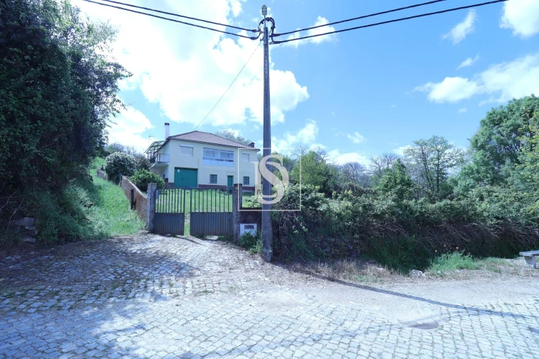 Moradia T3 para Venda em Santa Comba de Rossas Foto 1