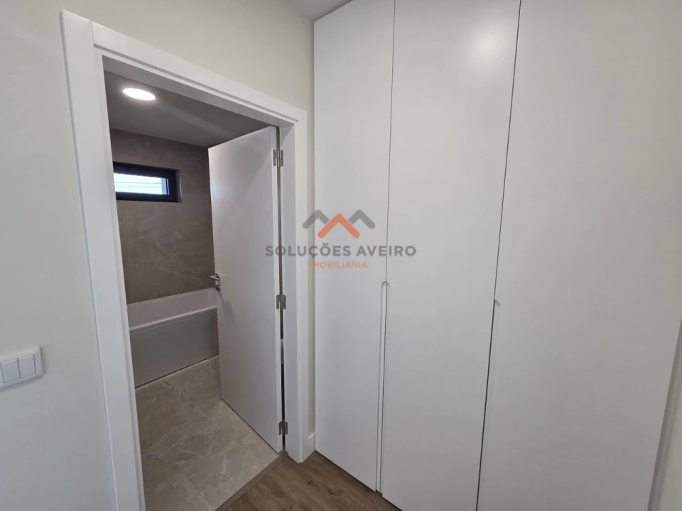Moradia T4 para Venda em Aradas Foto 23