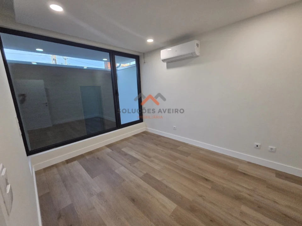 Moradia T4 para Venda em Aradas Foto 27