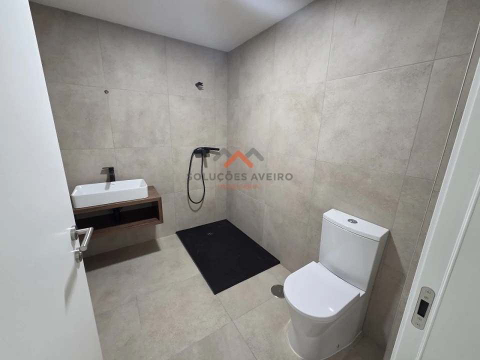 Moradia T4 para Venda em Aradas Foto 31