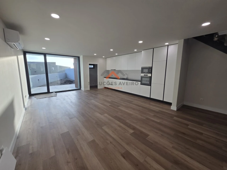 Moradia T4 para Venda em Aradas Foto 34