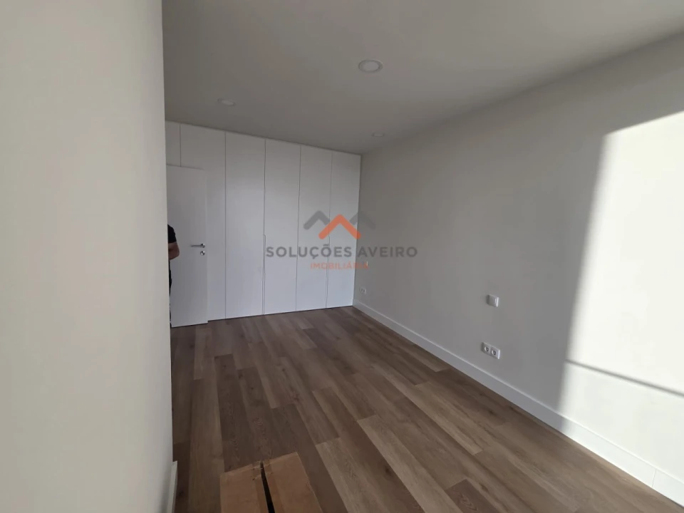 Moradia T4 para Venda em Aradas Foto 38