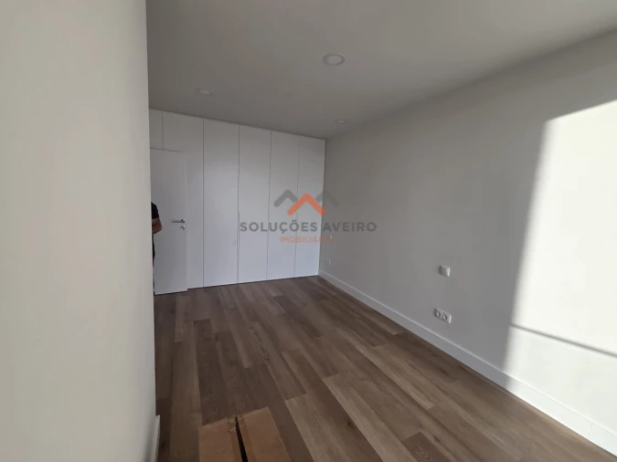 Moradia T4 para Venda em Aradas Foto 38