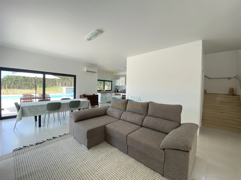 Moradia T3 para Arrendamento em Olho Marinho Foto 4