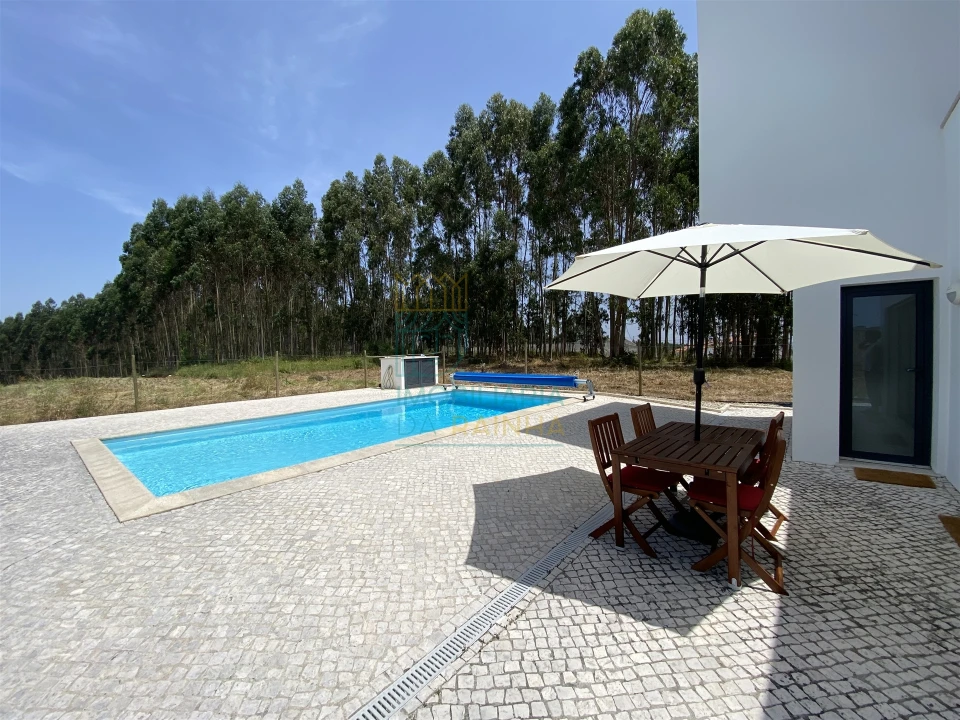 Moradia T3 para Arrendamento em Olho Marinho Foto 3