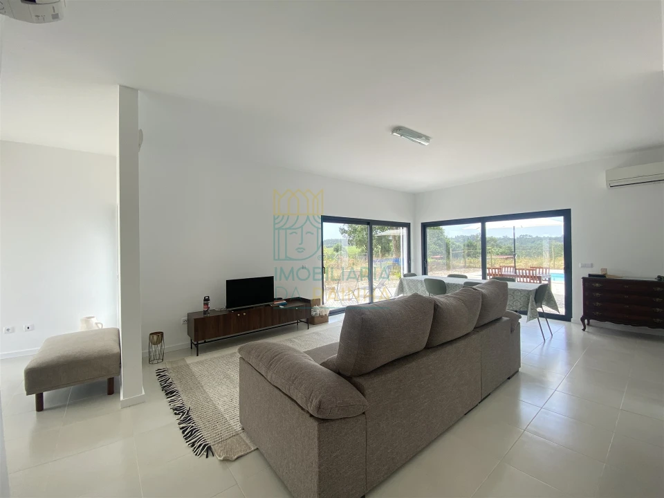 Moradia T3 para Arrendamento em Olho Marinho Foto 7