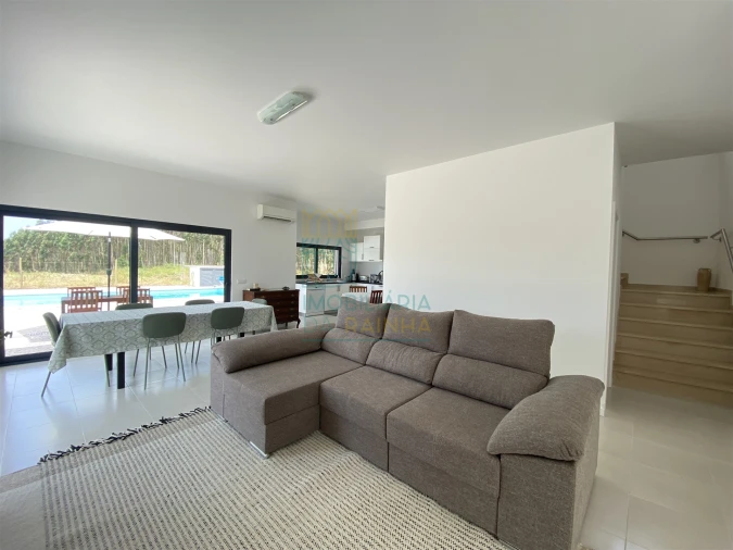 Moradia T3 para Arrendamento em Olho Marinho Foto 4