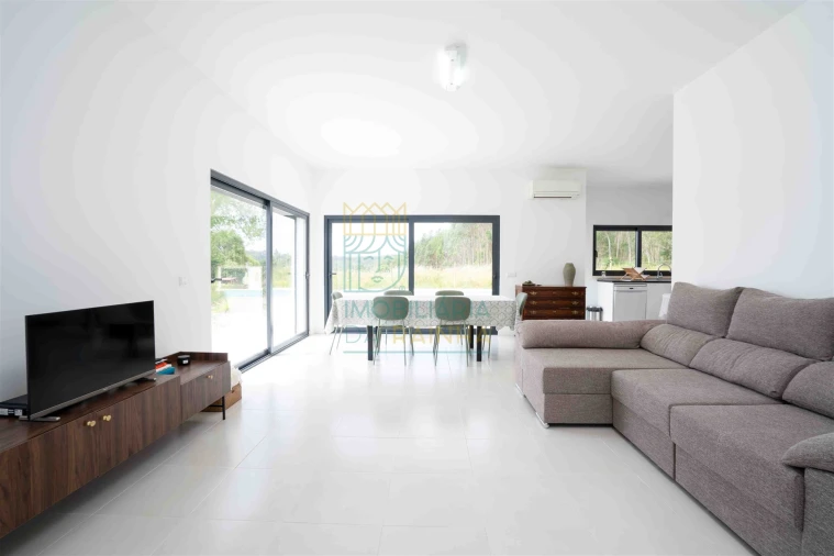 Moradia T3 para Arrendamento em Olho Marinho Foto 2