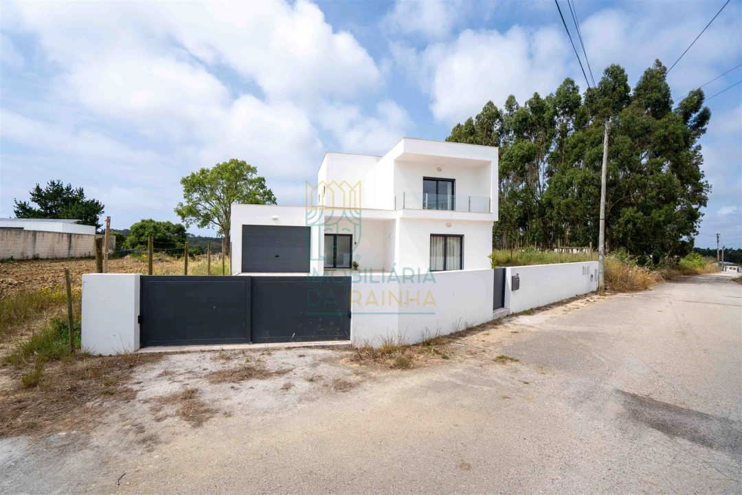 Moradia T3 para Arrendamento em Olho Marinho Foto 27