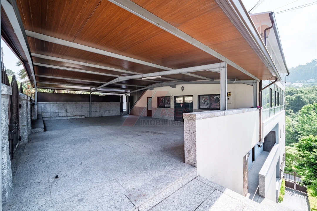 Moradia T10 para Venda em Travassos Foto 39