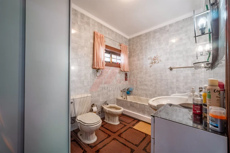 Moradia T10 para Venda em Travassos Foto 13