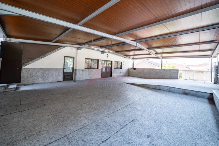 Moradia T10 para Venda em Travassos Foto 38