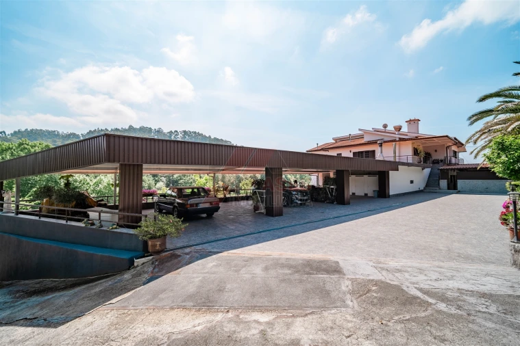 Moradia T10 para Venda em Travassos Foto 66