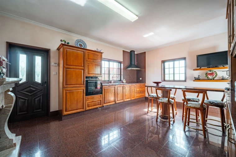 Moradia T10 para Venda em Travassos Foto 3