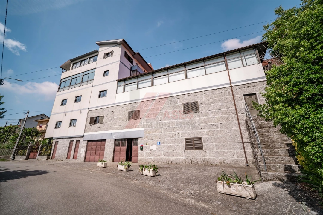 Moradia T10 para Venda em Travassos Foto 60