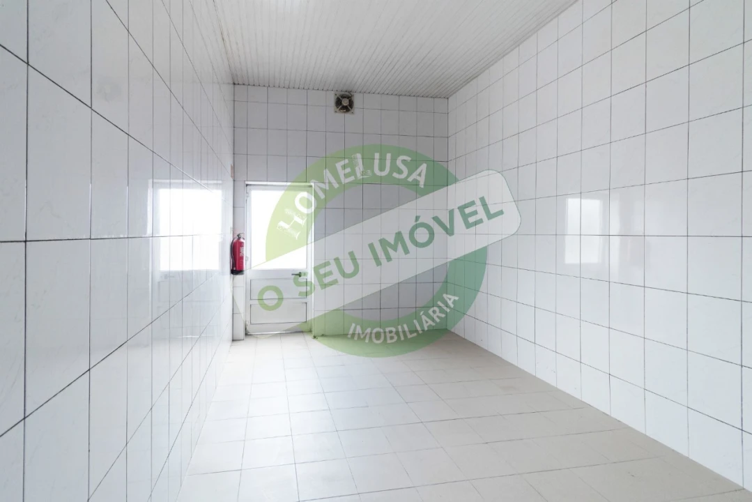 Loja para Arrendamento em Poiares (Santo Andre) Foto 2