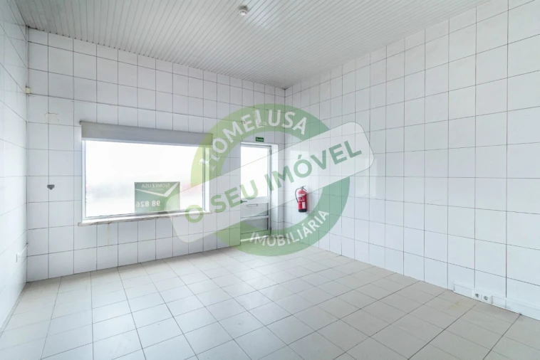 Loja para Arrendamento em Poiares (Santo Andre)