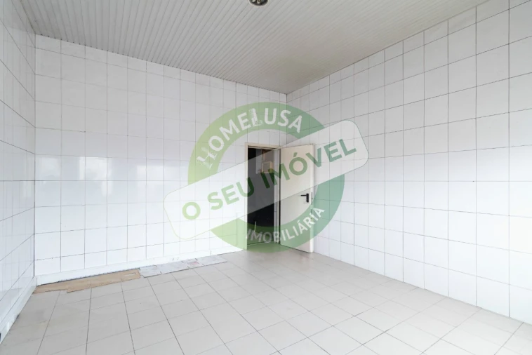 Loja para Arrendamento em Poiares (Santo Andre) Foto 3