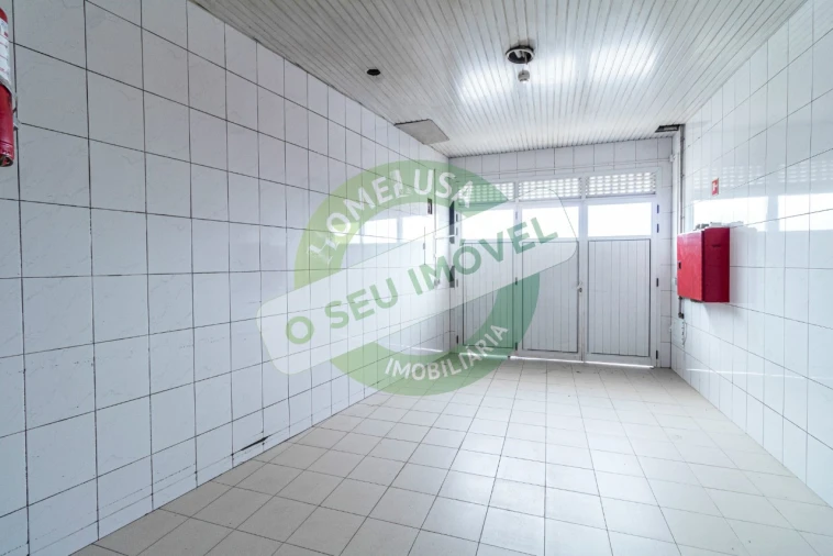 Loja para Arrendamento em Poiares (Santo Andre) Foto 4