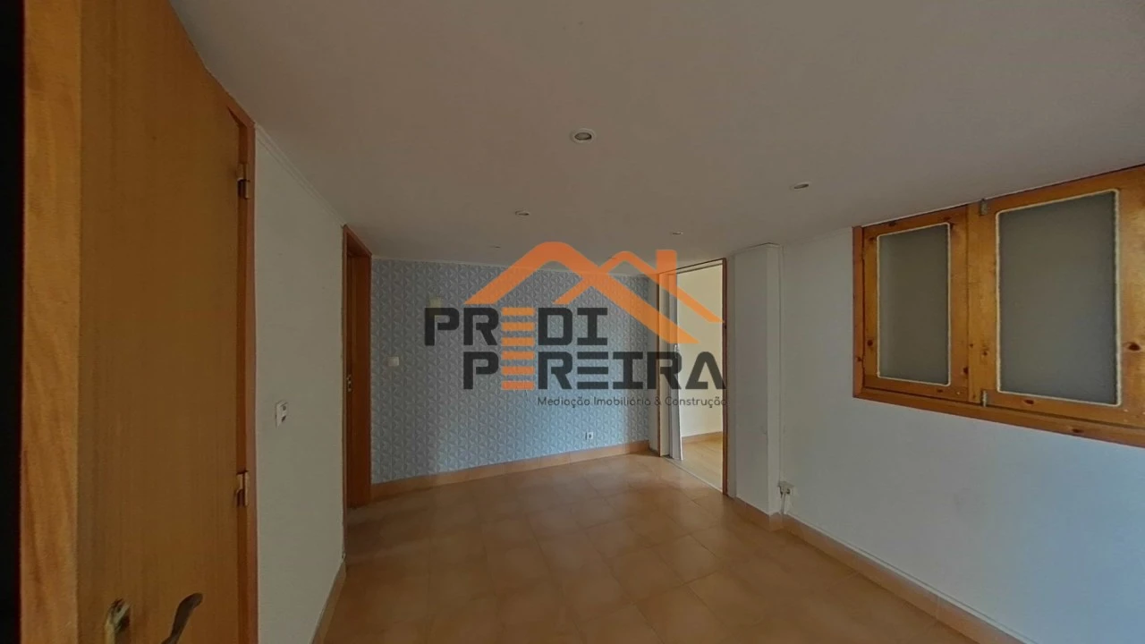 Loja para Venda em Santo António dos Cavaleiros e Frielas Foto 7