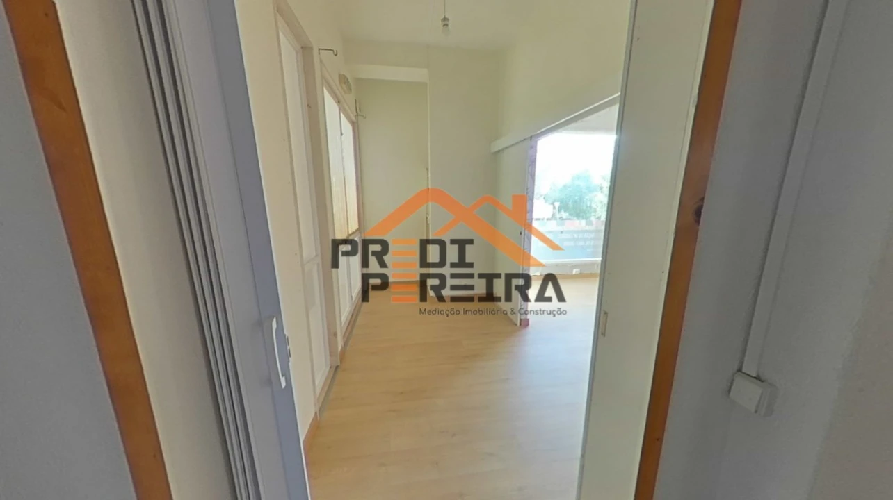 Loja para Venda em Santo António dos Cavaleiros e Frielas Foto 20