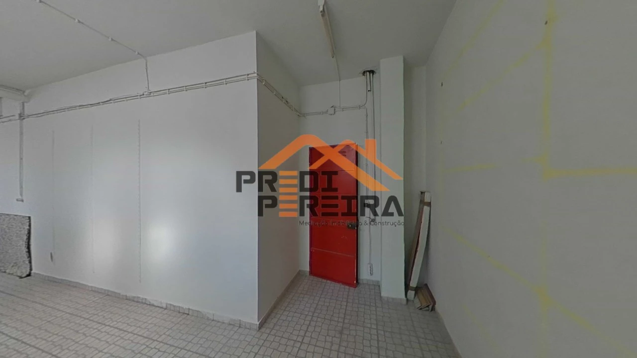 Loja para Venda em Santo António dos Cavaleiros e Frielas Foto 29