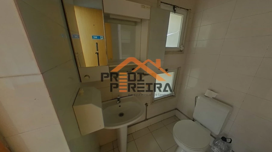 Loja para Venda em Santo António dos Cavaleiros e Frielas Foto 22