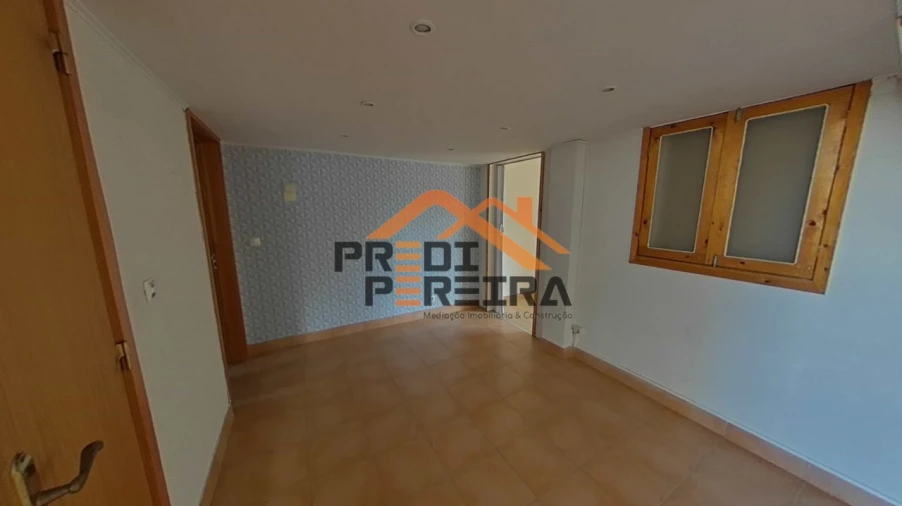 Loja para Venda em Santo António dos Cavaleiros e Frielas Foto 24