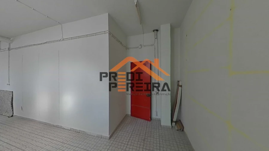 Loja para Venda em Santo António dos Cavaleiros e Frielas Foto 29