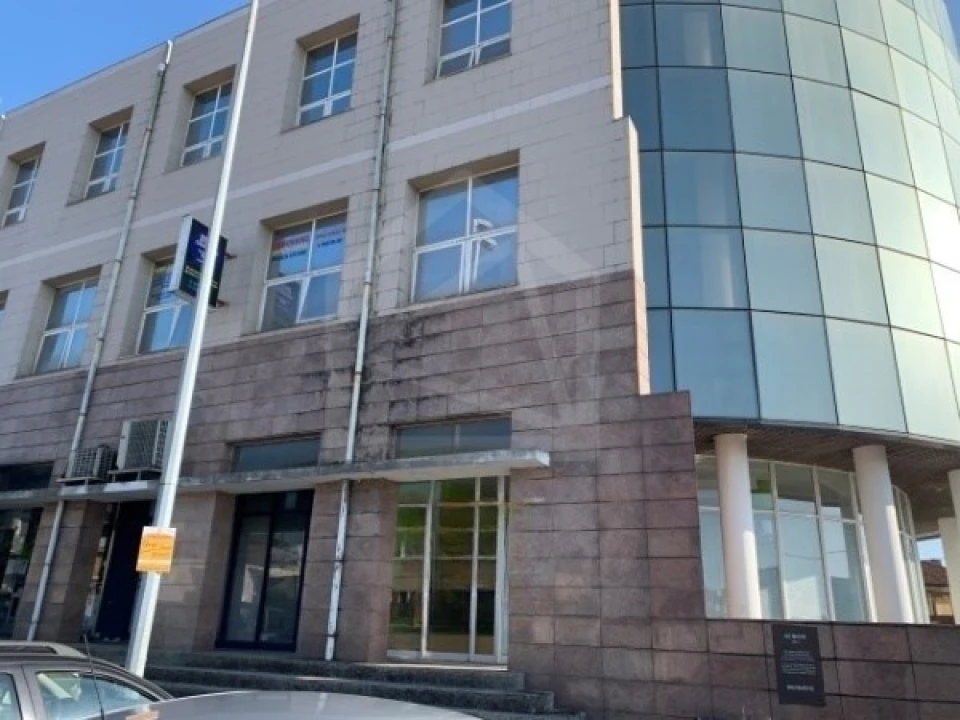 Loja para Venda em Paços de Brandão Foto 1