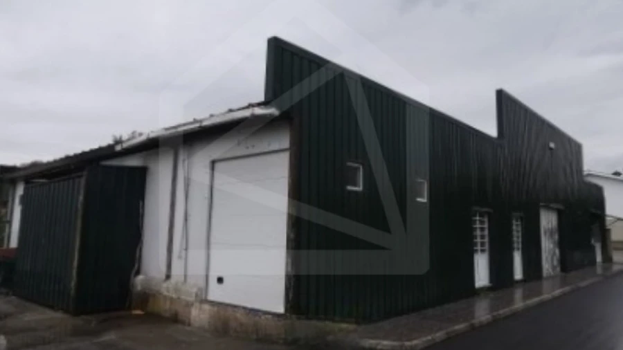 Armazém para Venda em Préstimo e Macieira de Alcoba