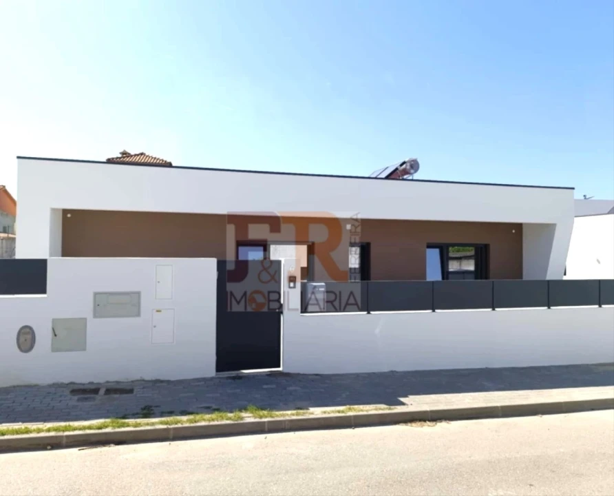 Moradia T4 para Venda em Fernao Ferro Foto 1