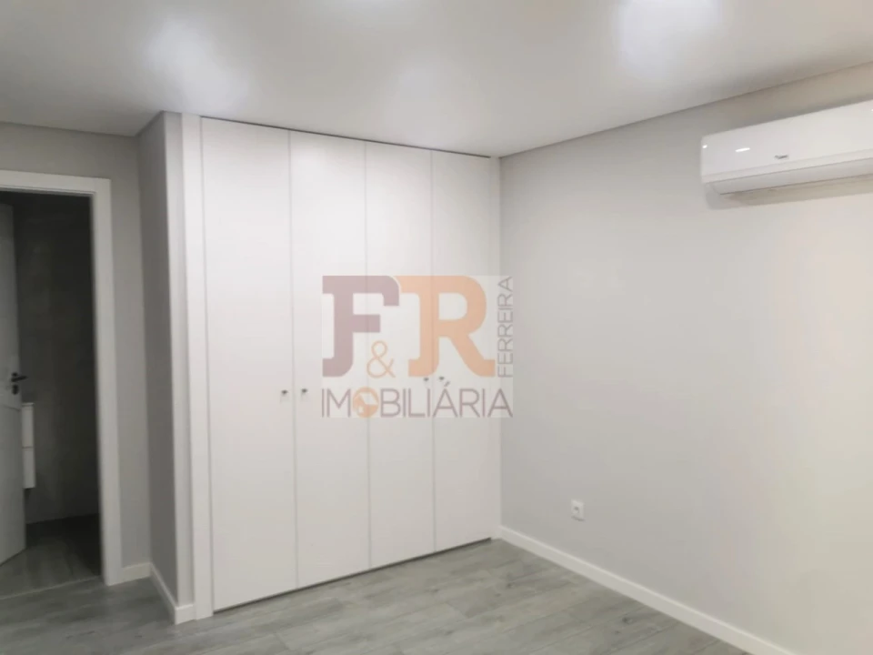 Moradia T4 para Venda em Fernao Ferro Foto 11