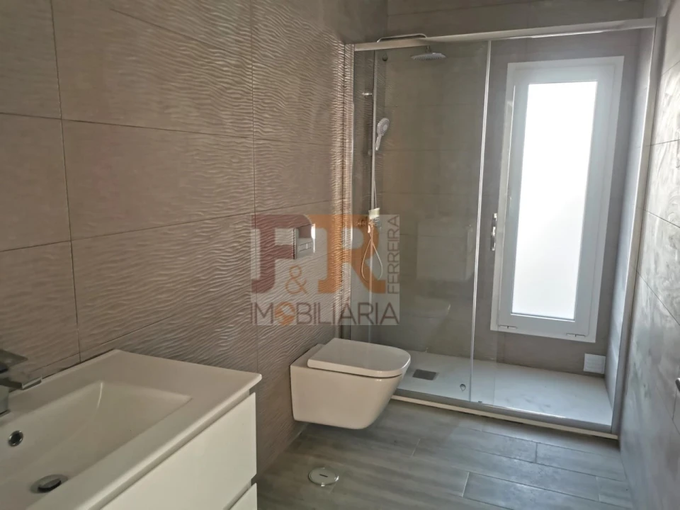 Moradia T4 para Venda em Fernao Ferro Foto 13