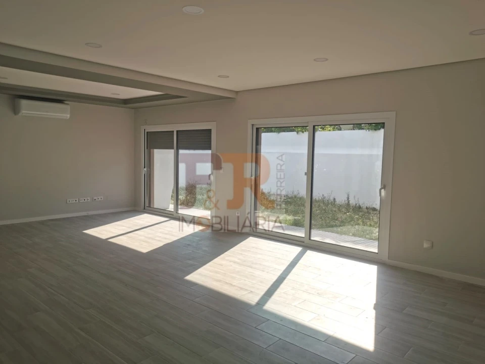 Moradia T4 para Venda em Fernao Ferro Foto 14