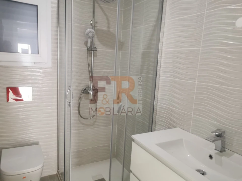 Moradia T4 para Venda em Fernao Ferro Foto 16