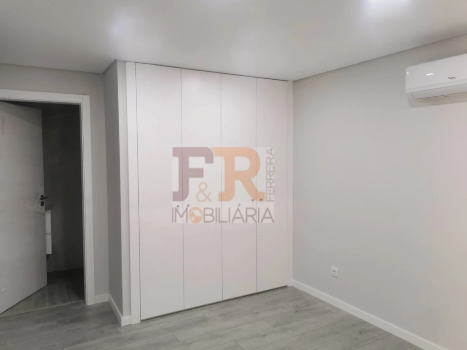 Moradia T4 para Venda em Fernao Ferro Foto 18
