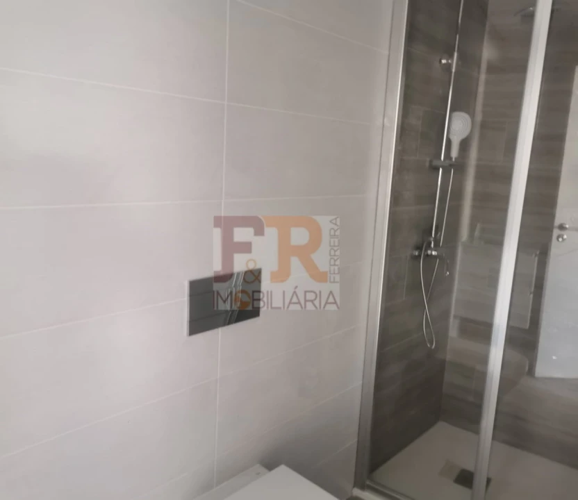 Moradia T4 para Venda em Fernao Ferro Foto 19