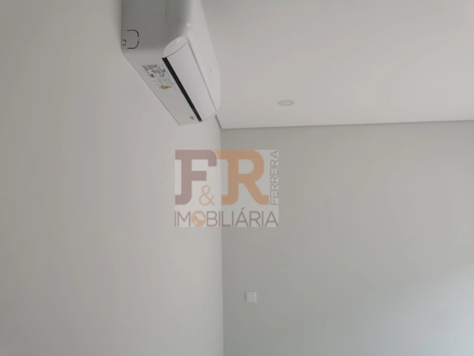 Moradia T4 para Venda em Fernao Ferro Foto 22